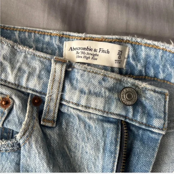 Abercrombie & Fitch Straight High Rise Jeans - Picture 3 of 4